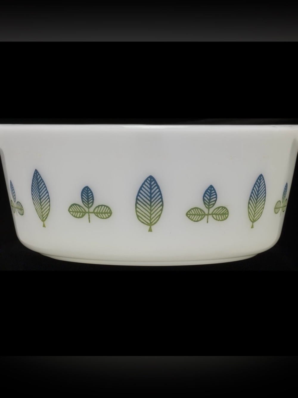 Pyrex 472 - 1959 Green/Blue Leaf 1 1/2 pint serving bowl / casserole - RARE